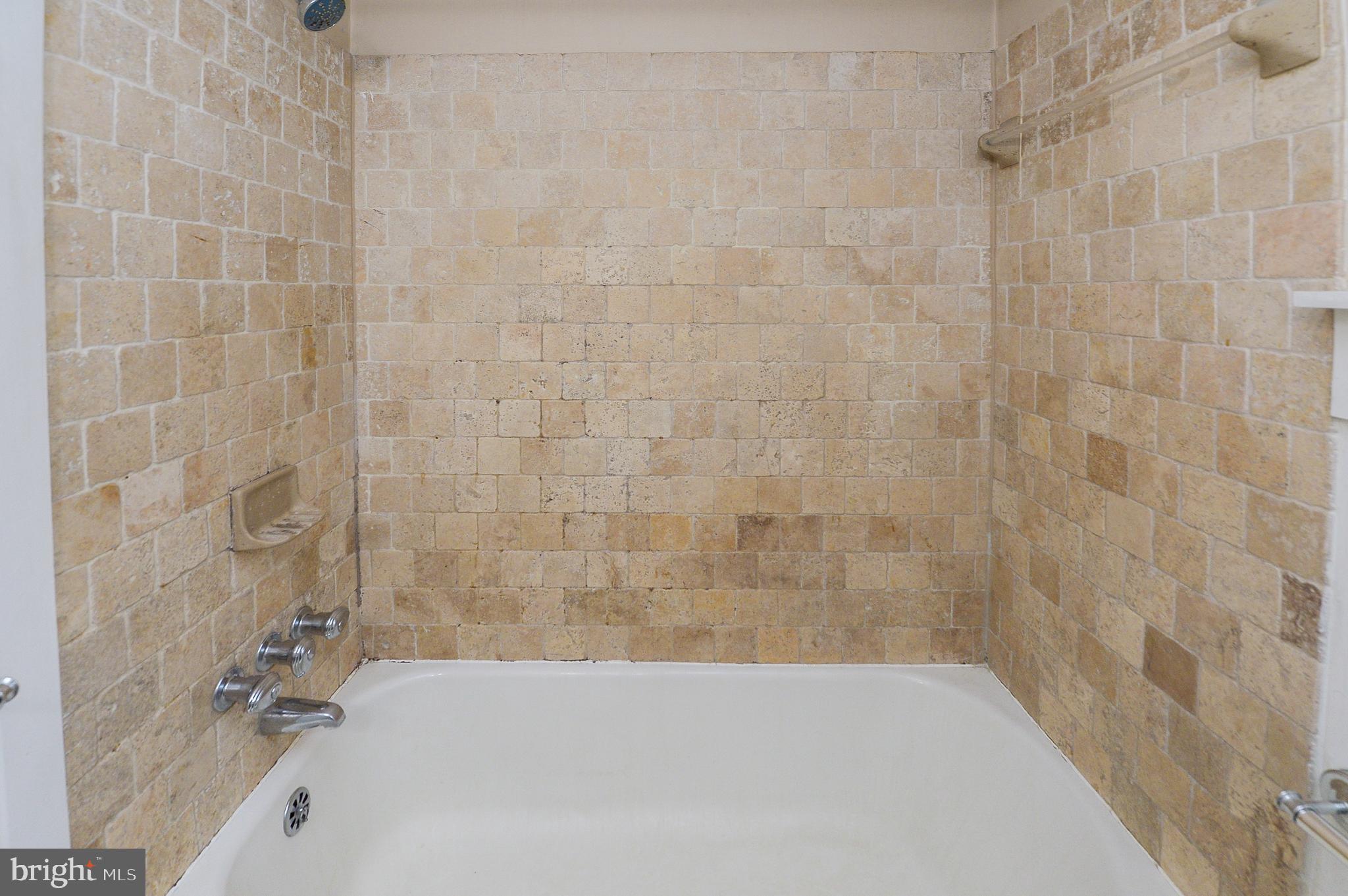 909 Old Lancaster Rd