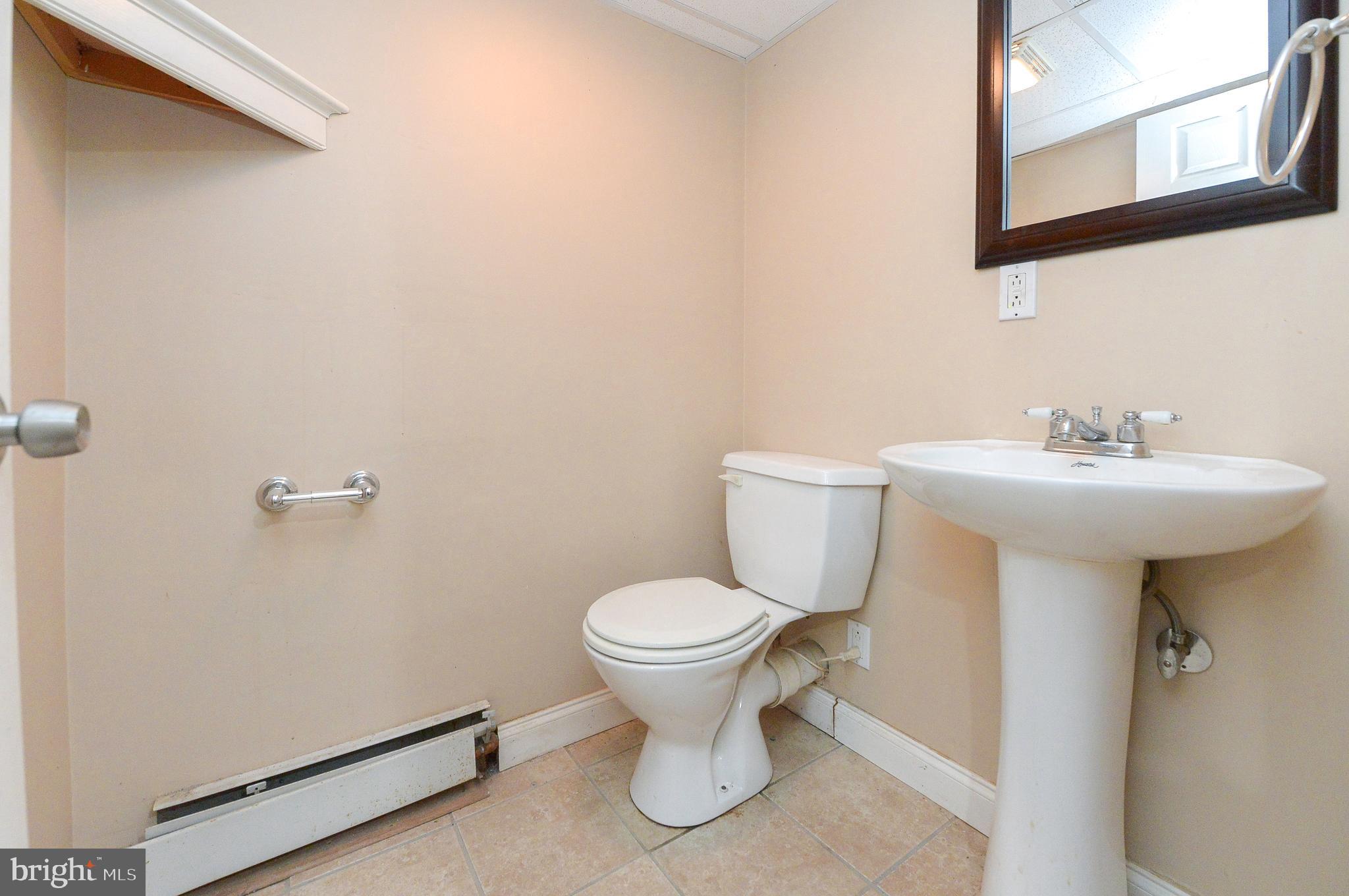 909 Old Lancaster Rd