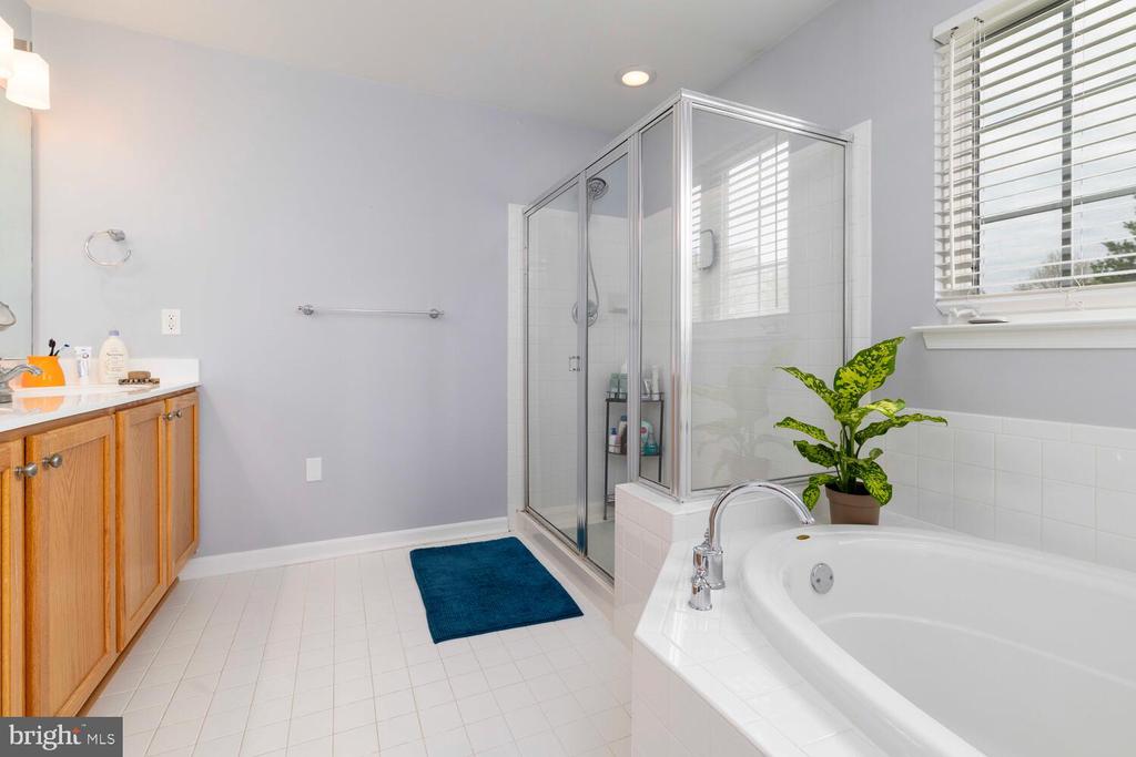 210 Tall Trees Cir