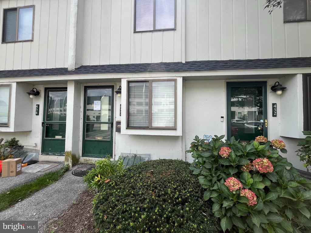 453 SUMMIT HOUSE 453