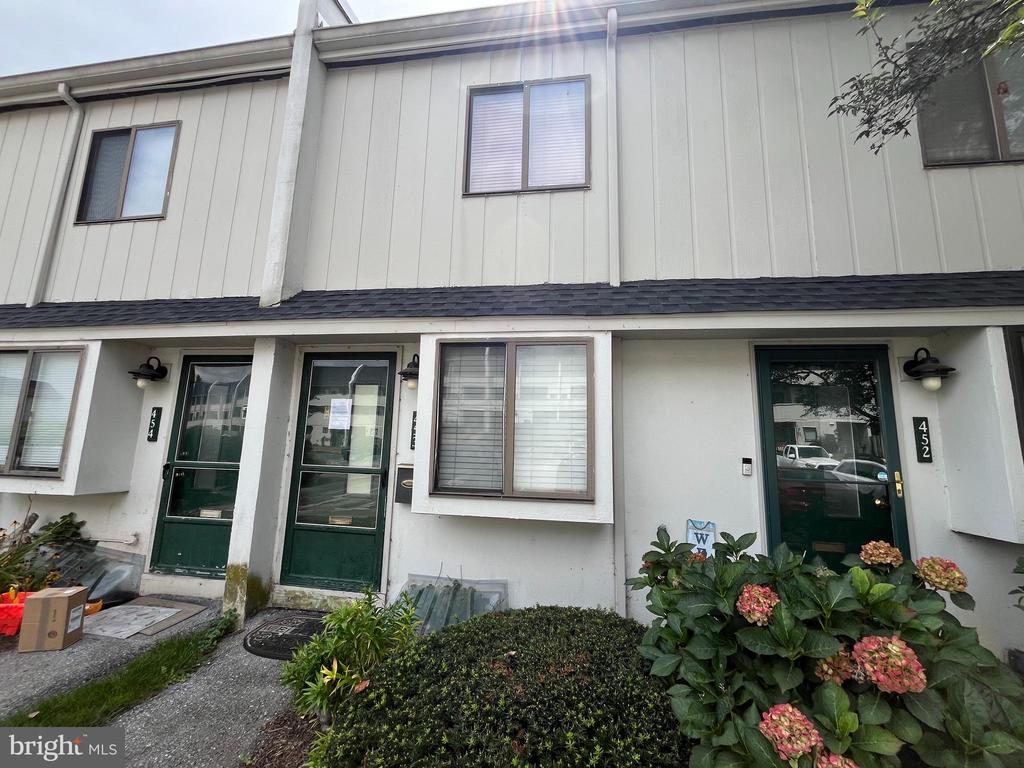453 SUMMIT HOUSE 453