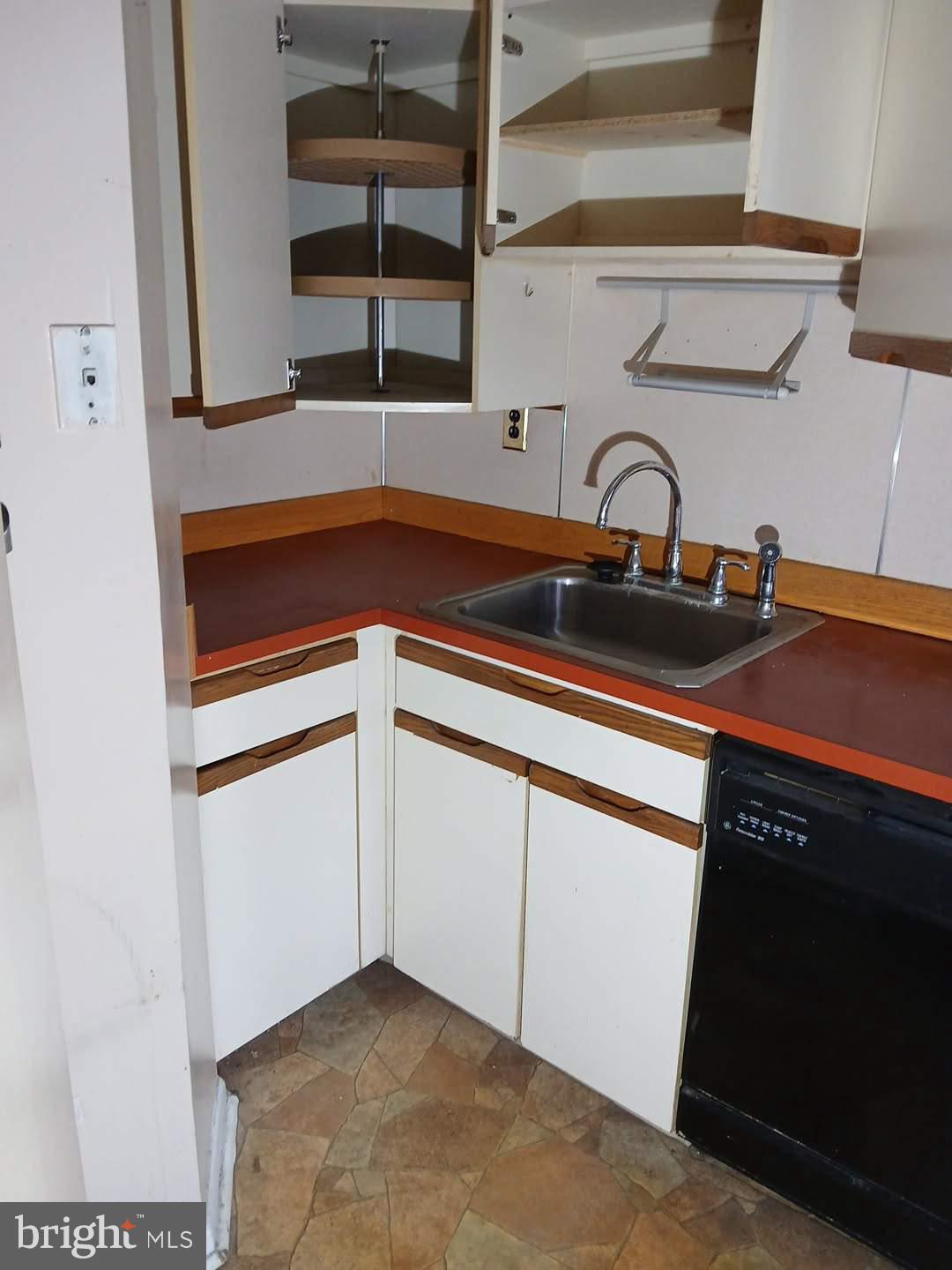 453 SUMMIT HOUSE 453