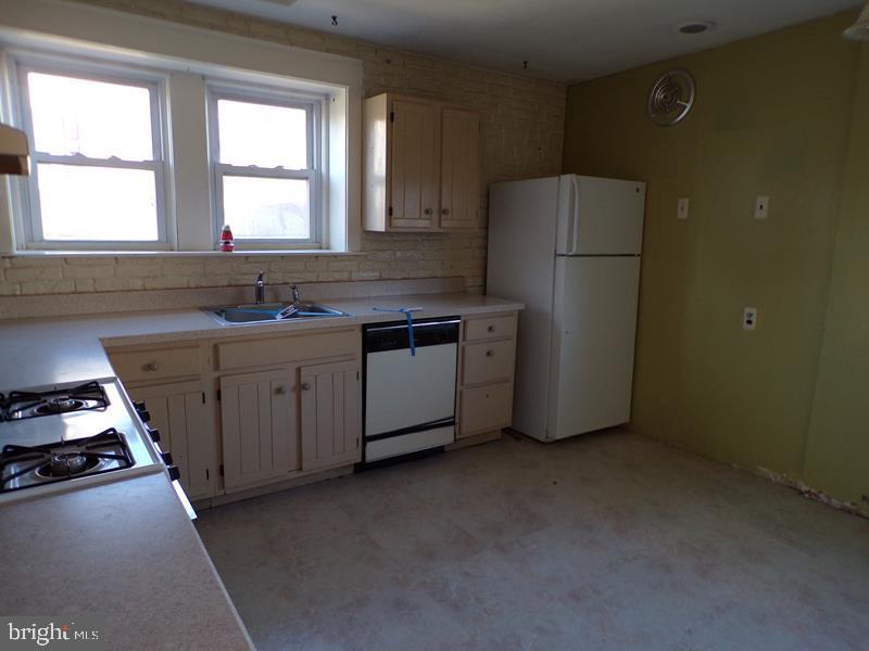 615 Edmonds Ave