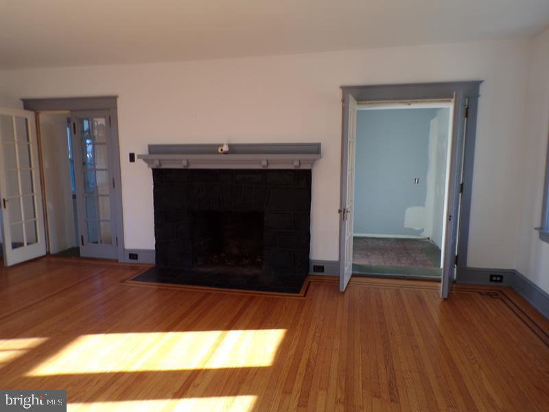 615 Edmonds Ave