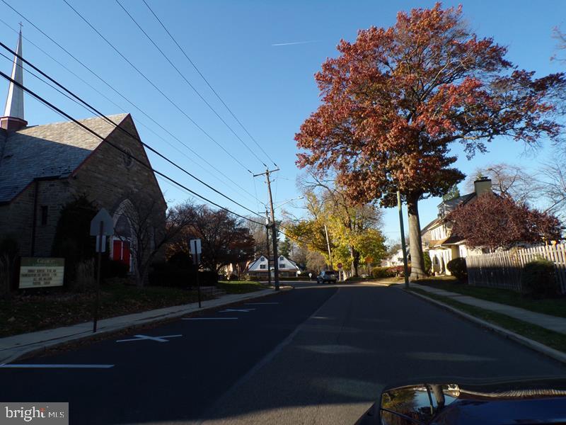 615 Edmonds Ave