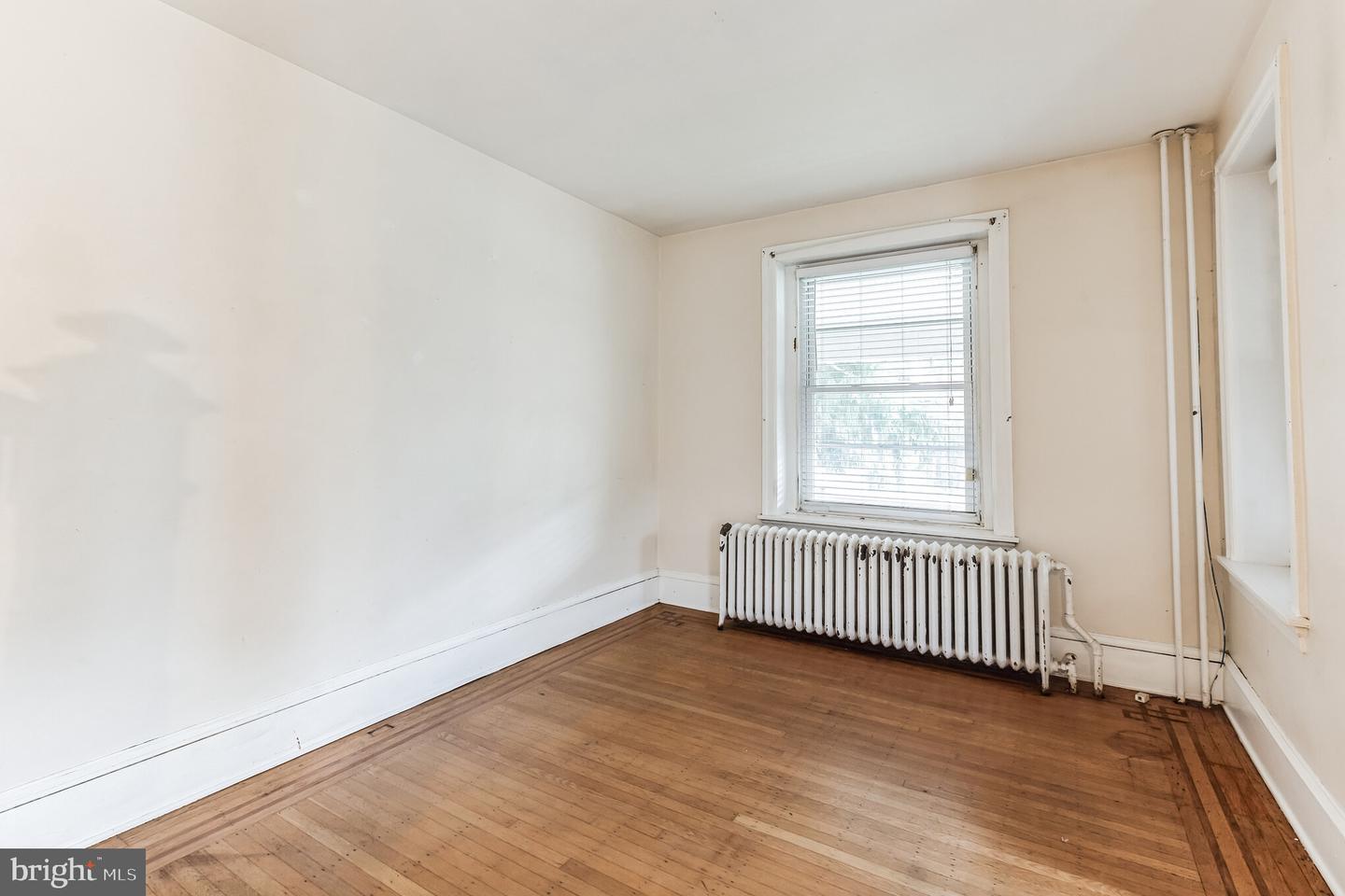 5 W 24th St