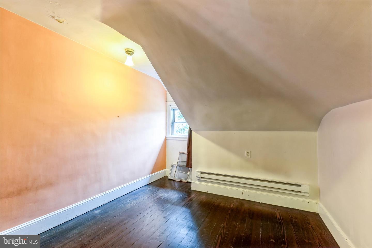 5 W 24th St