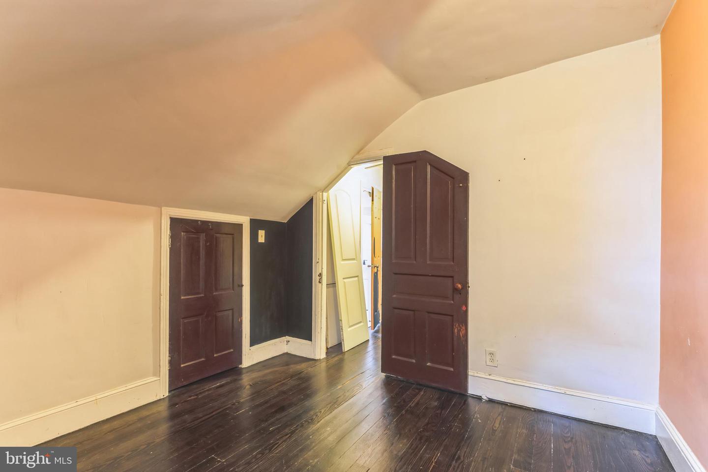 5 W 24th St