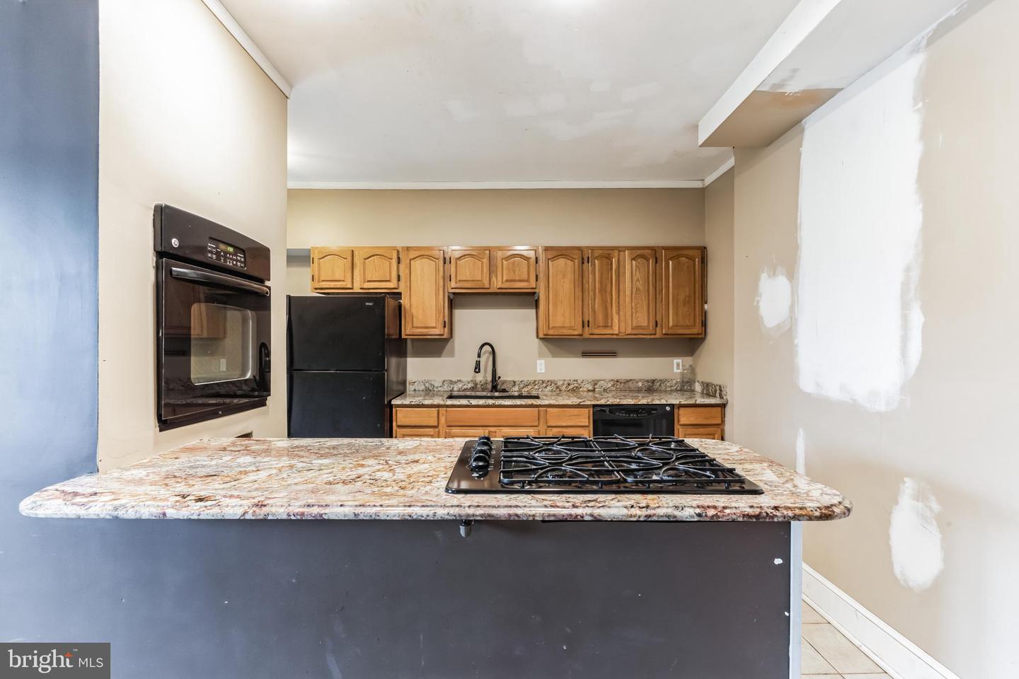 5 W 24th St