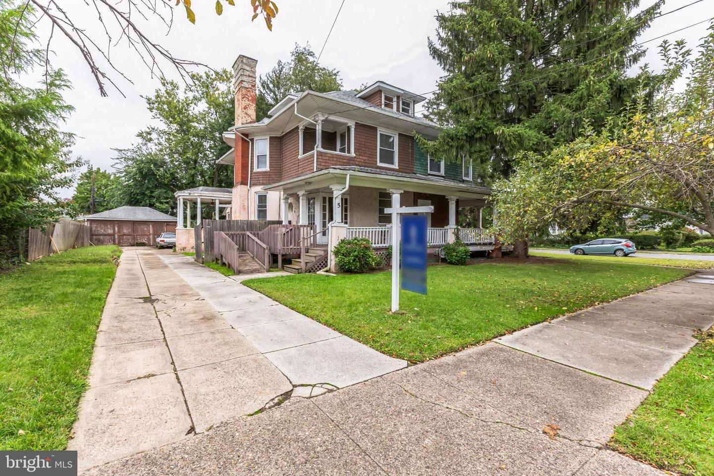 5 W 24th St
