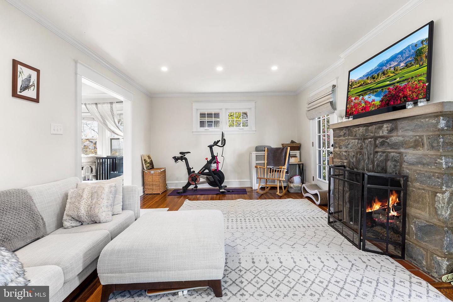 2435 Linden Dr