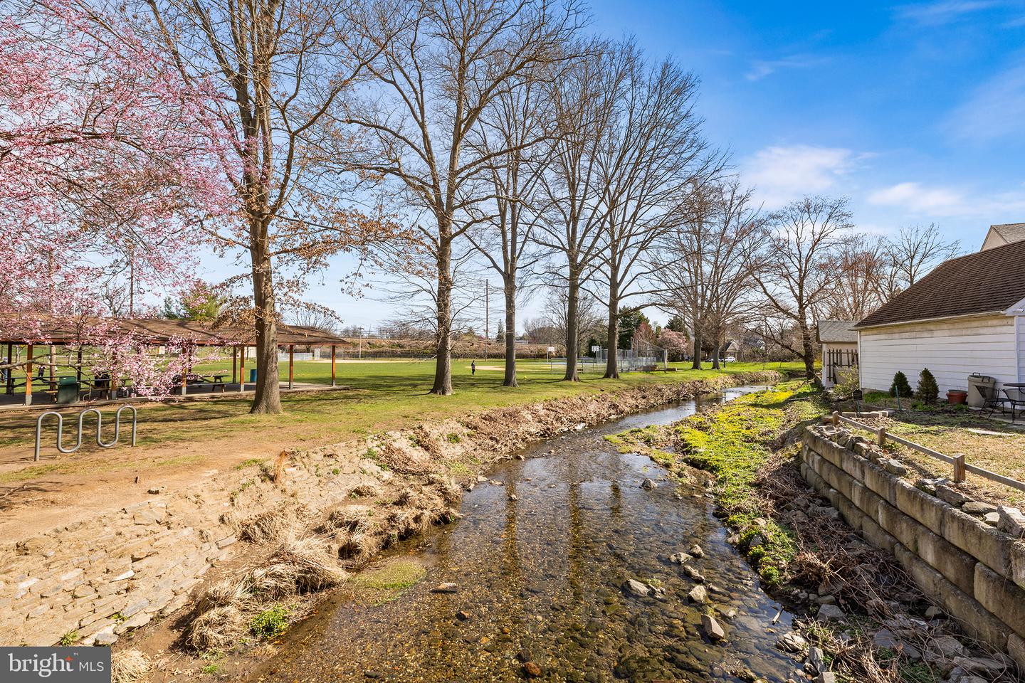 2435 Linden Dr