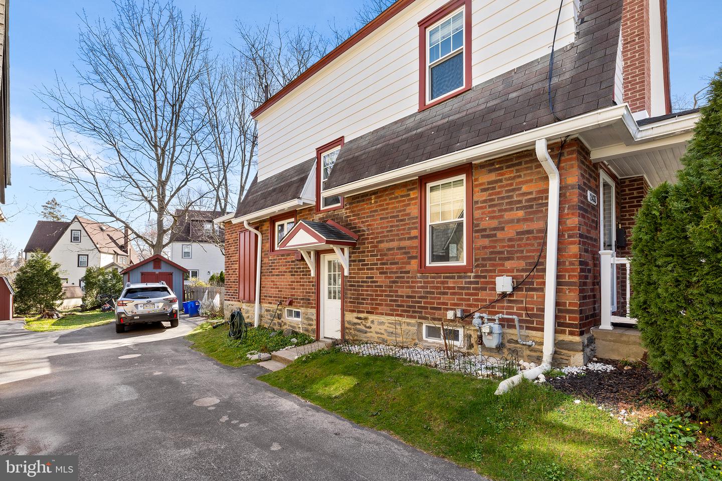 2435 Linden Dr