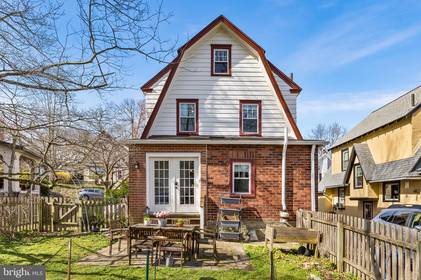 2435 Linden Dr
