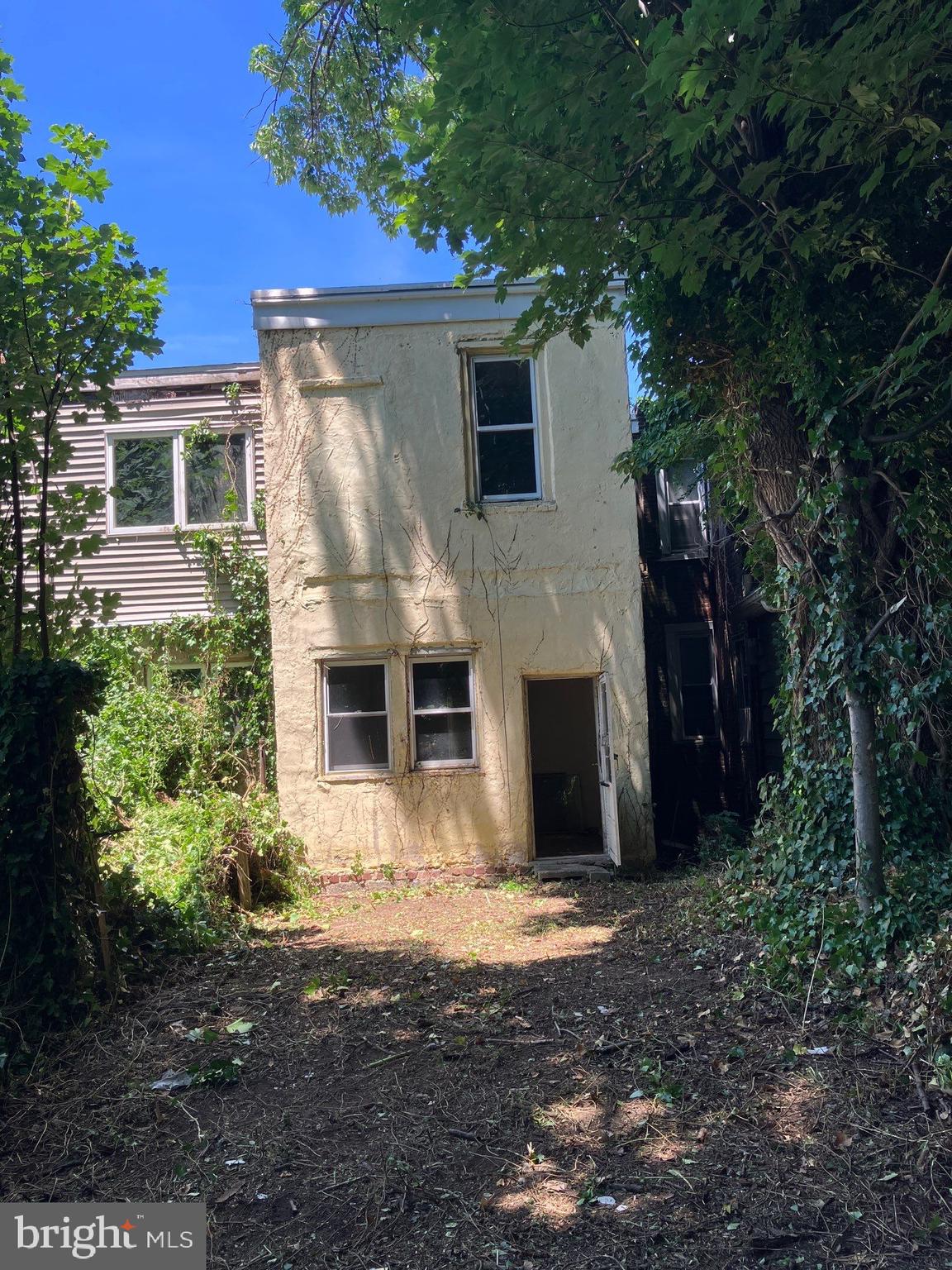 32 N 11th St