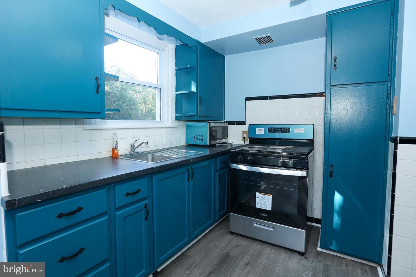 1206 ANGORA DR