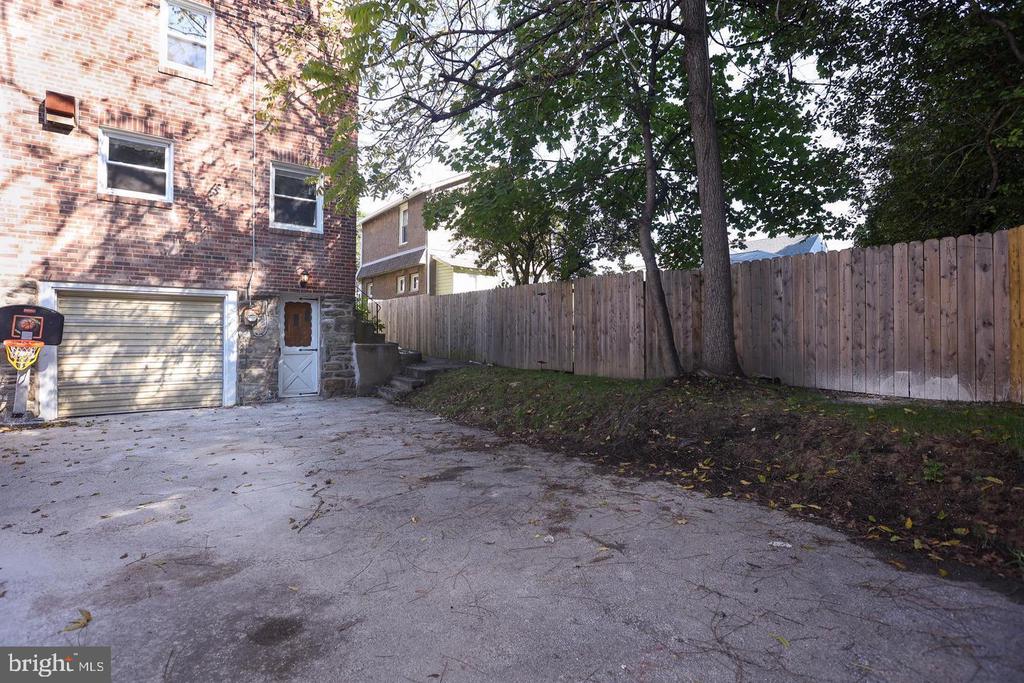 1206 ANGORA DR