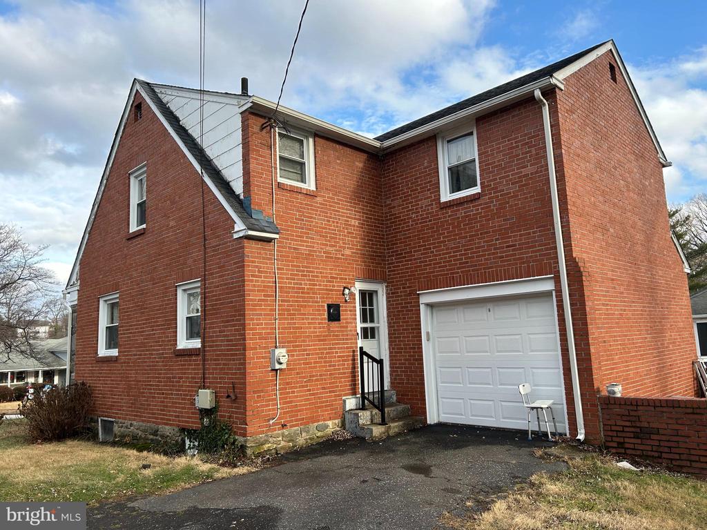 228 Hawthorne Rd