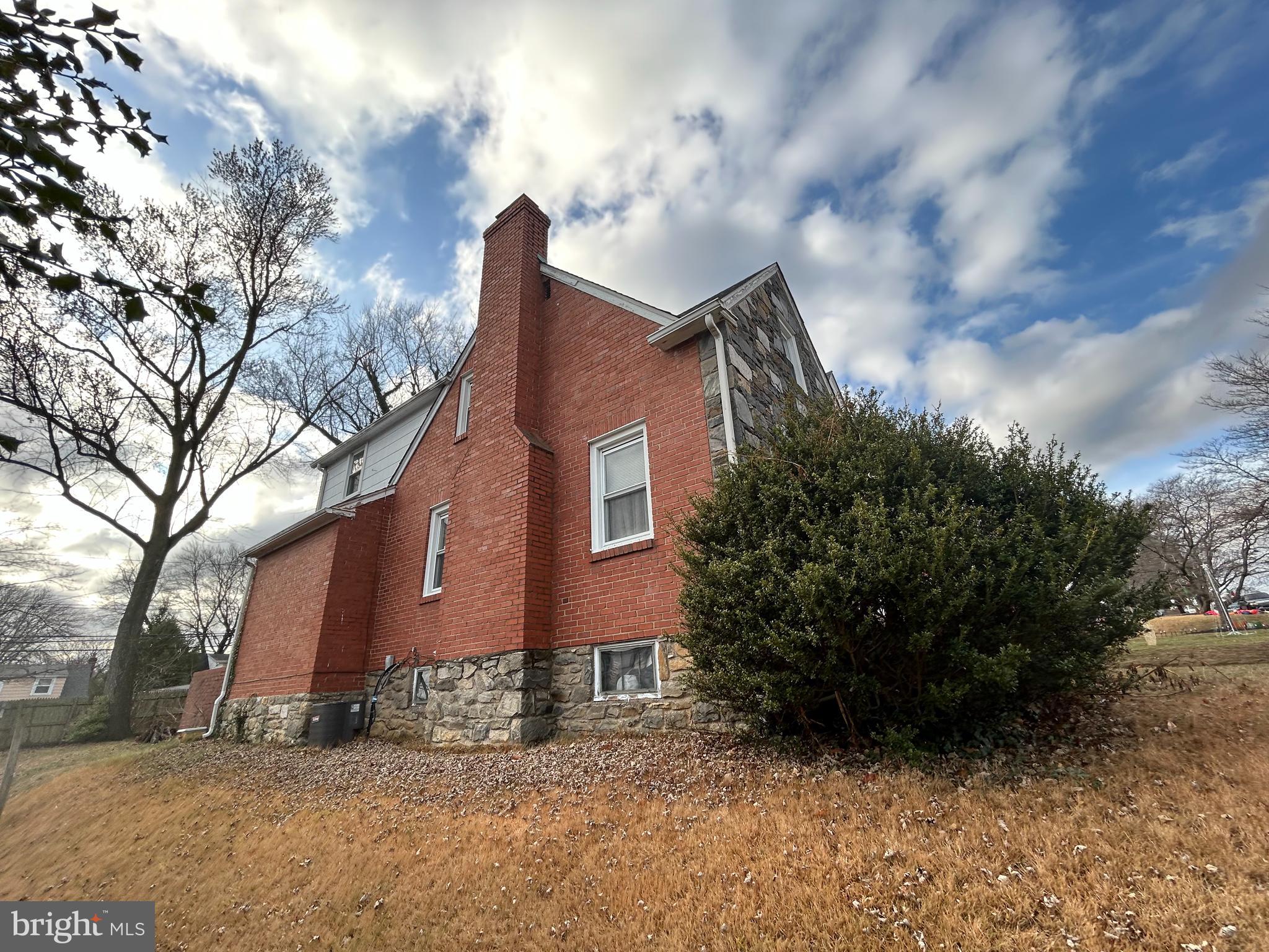 228 Hawthorne Rd