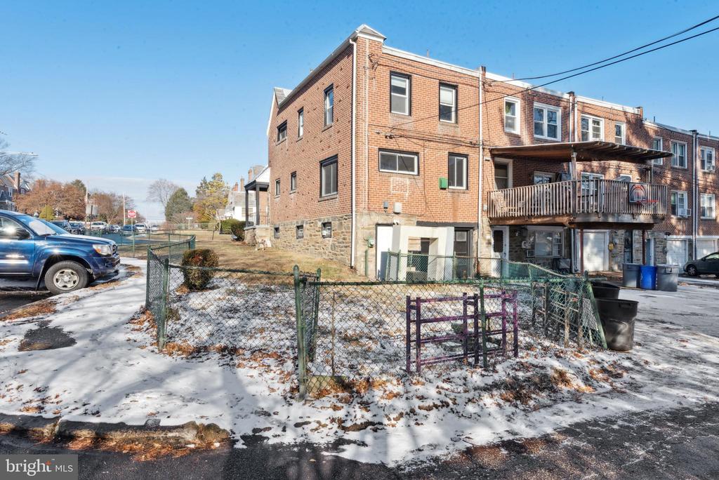2372 Highland Ave
