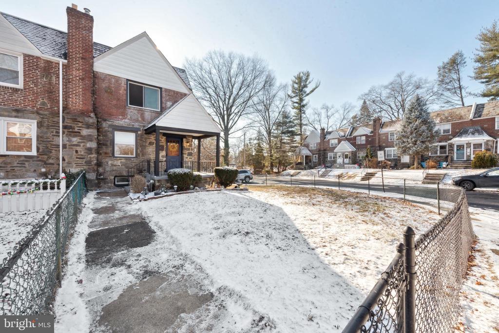 2372 Highland Ave
