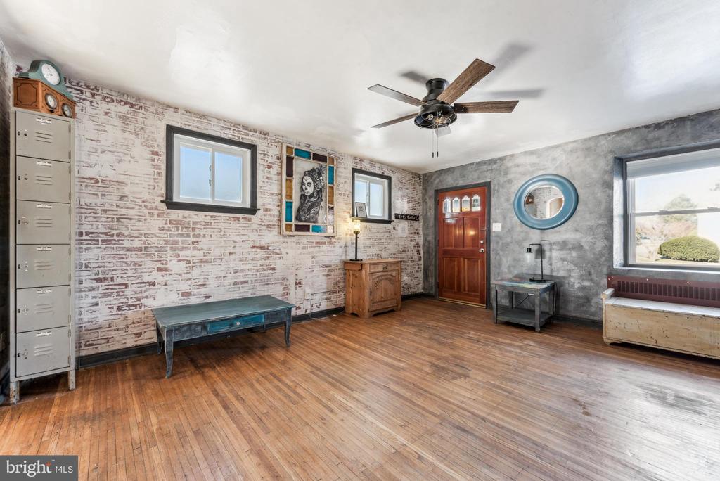 2372 Highland Ave