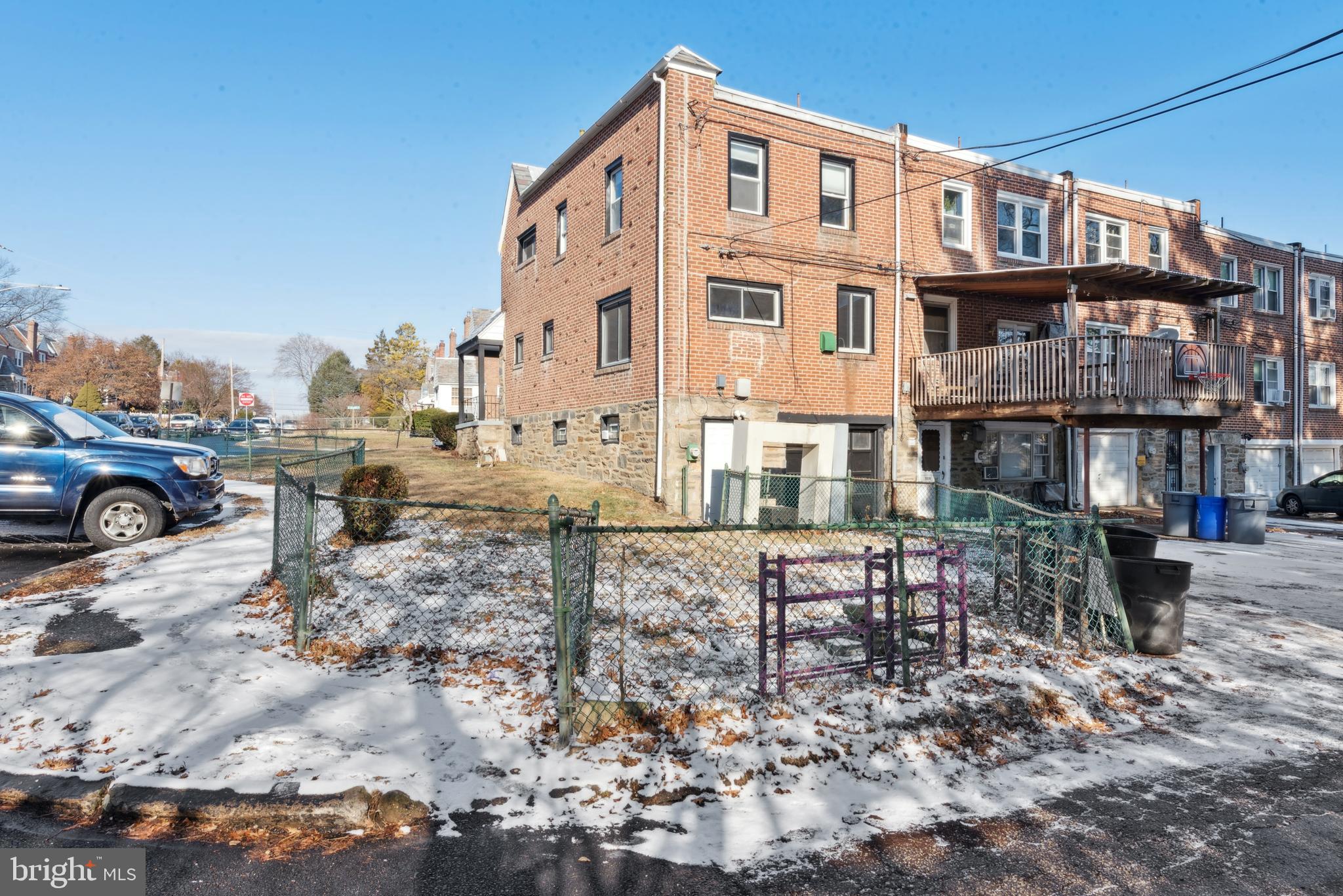 2372 Highland Ave