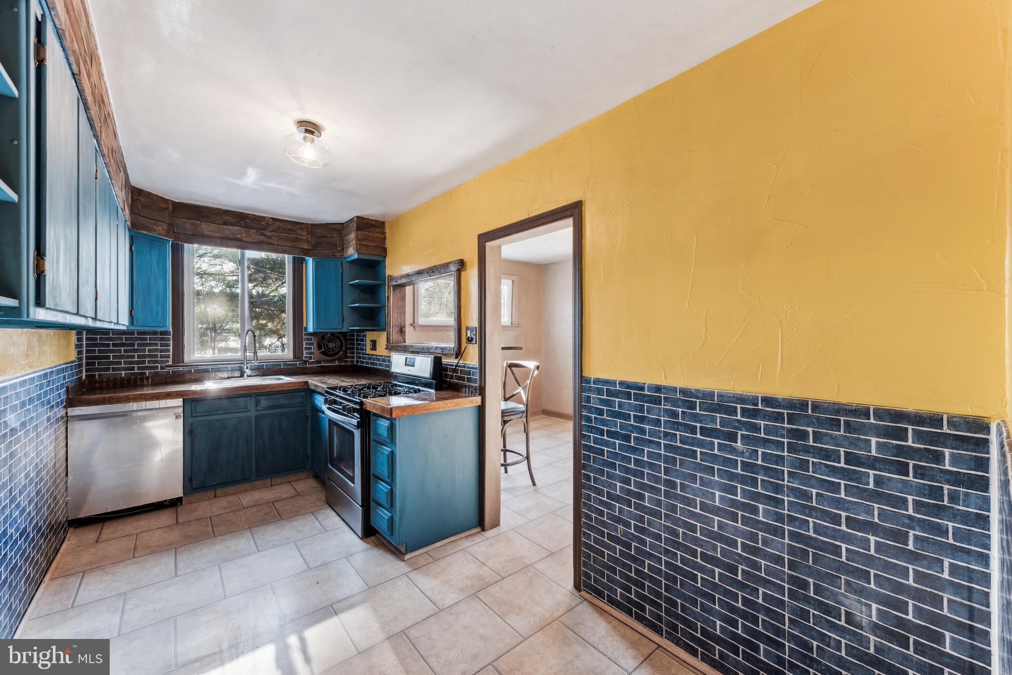 2372 Highland Ave