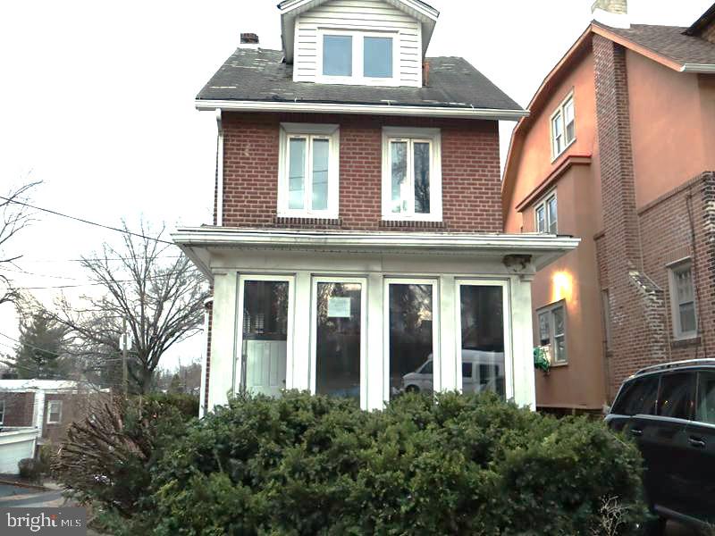 142 Bartlett Ave