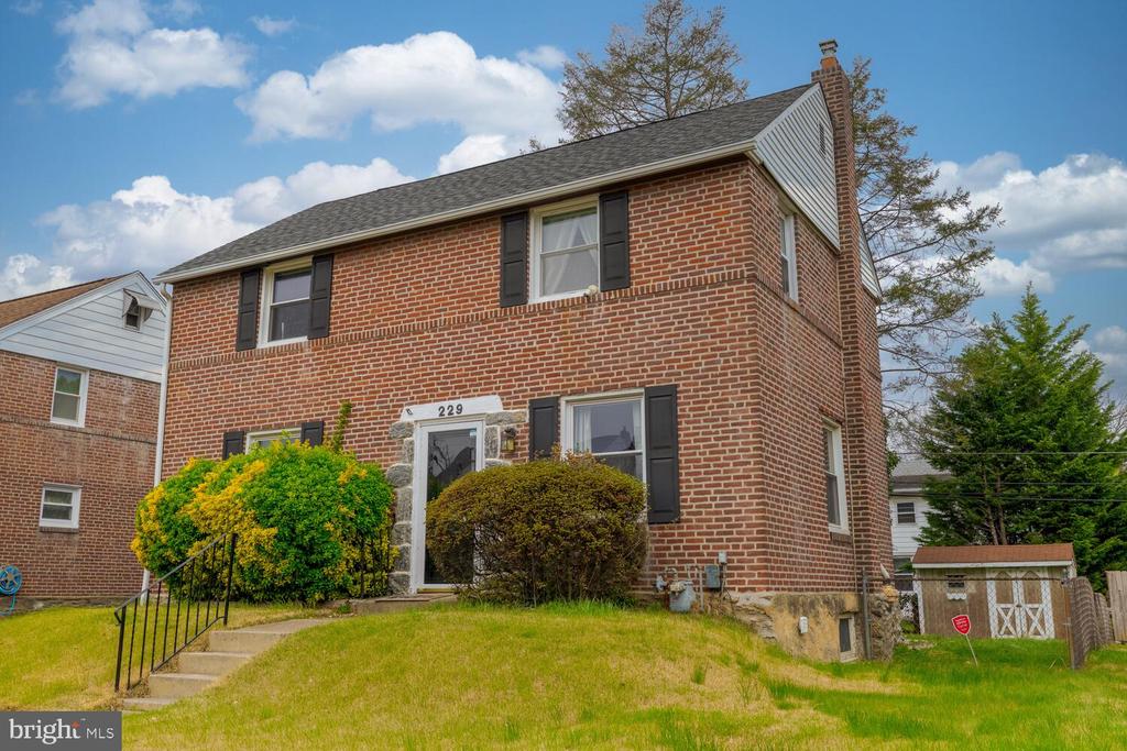 229 Rosewood Ave