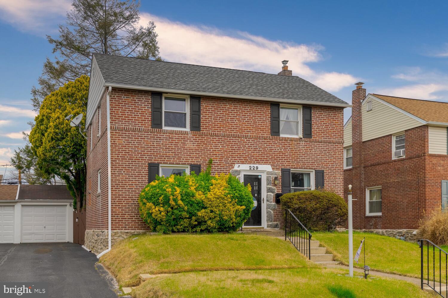 229 Rosewood Ave