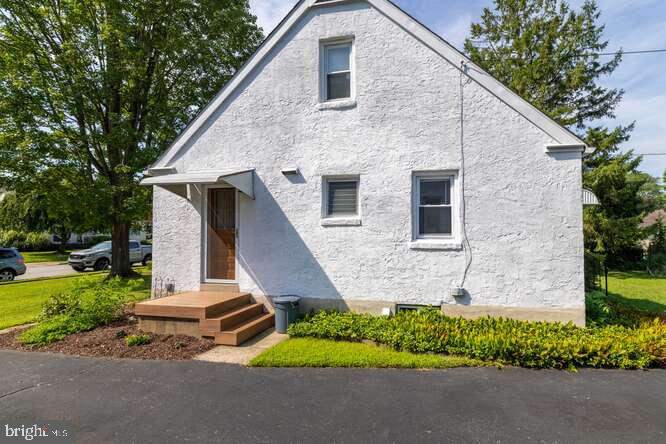 1203 Villanova Ave