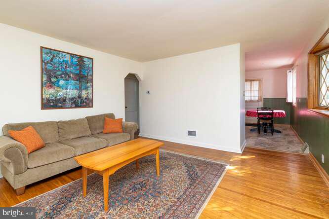 1203 Villanova Ave