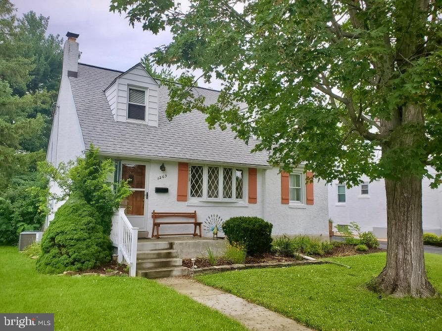 1203 Villanova Ave