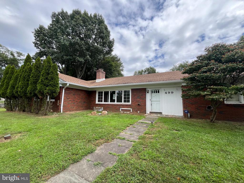 499 Collins Dr