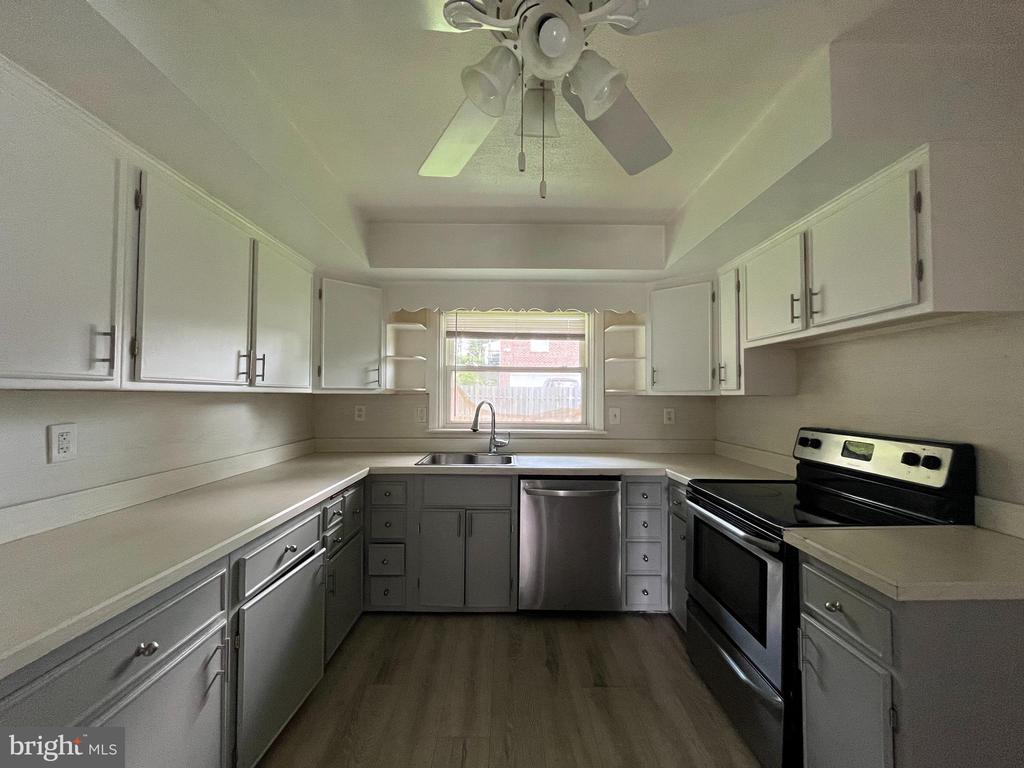 499 Collins Dr