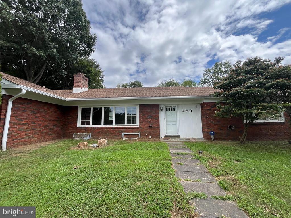 499 Collins Dr