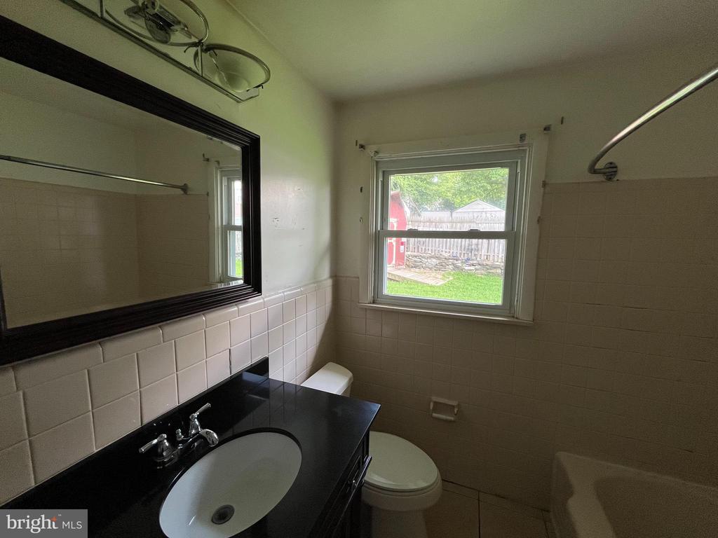499 Collins Dr