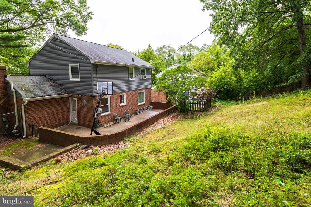 517 W Woodland Ave