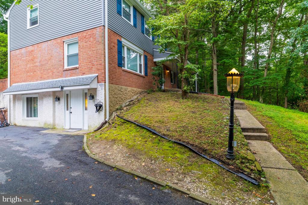 517 W Woodland Ave