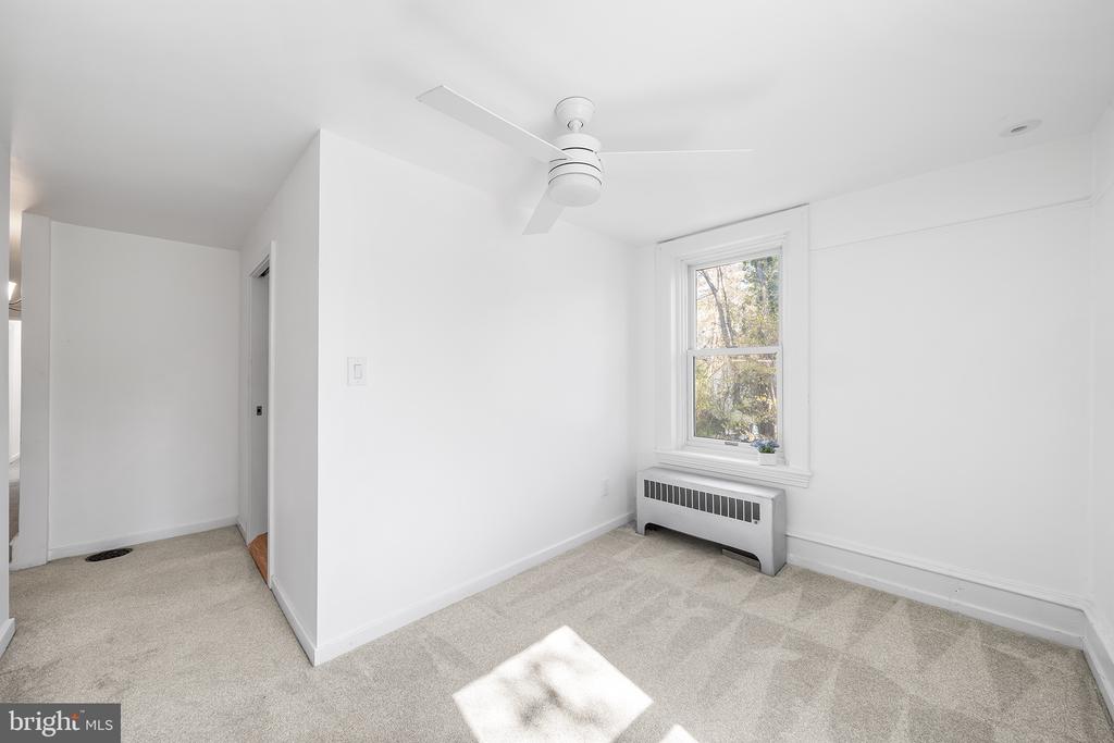 35 VIOLET LANE 2ND FLOOR