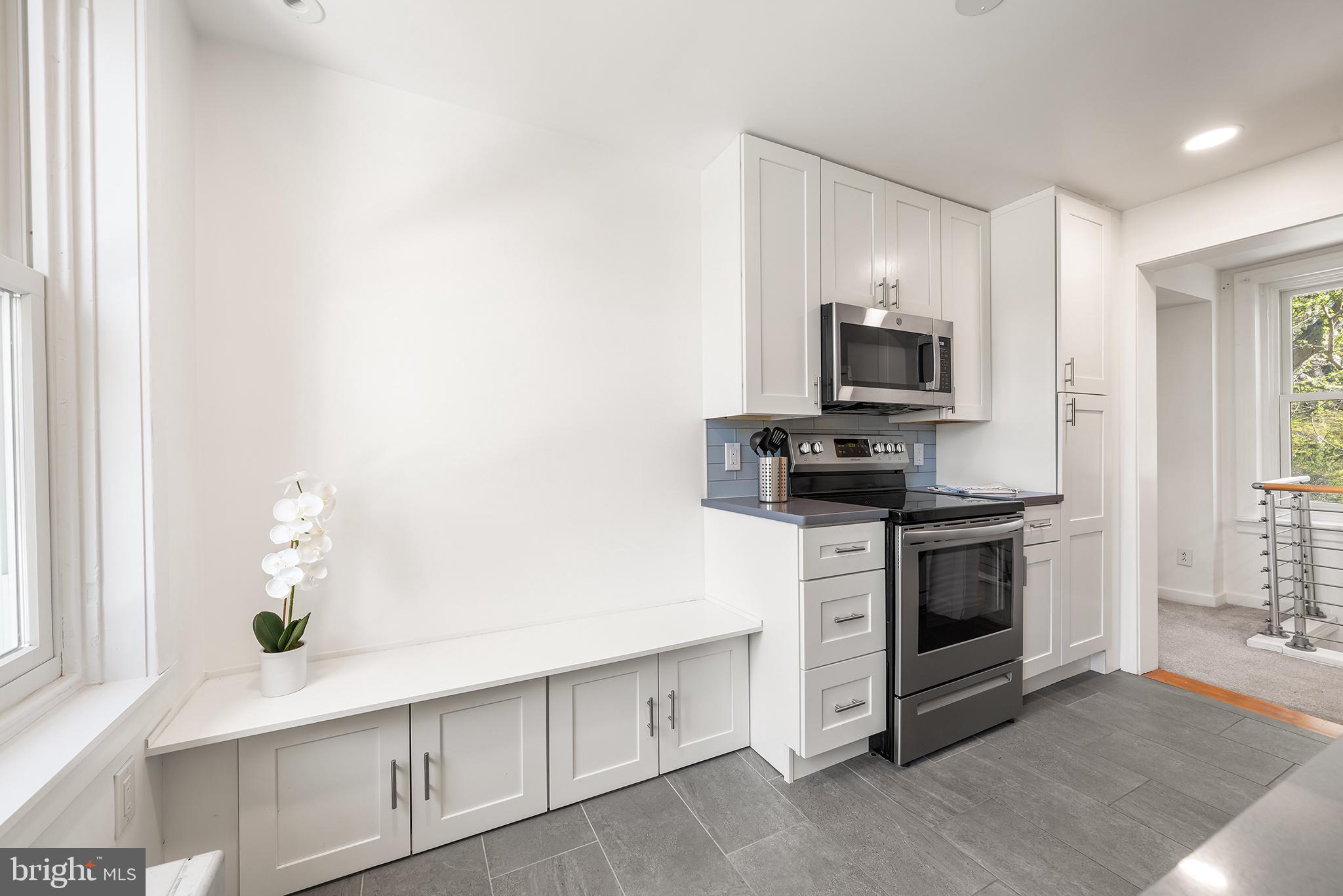 35 VIOLET LANE 2ND FLOOR