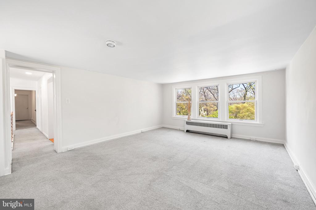 35 VIOLET LANE 2ND FLOOR