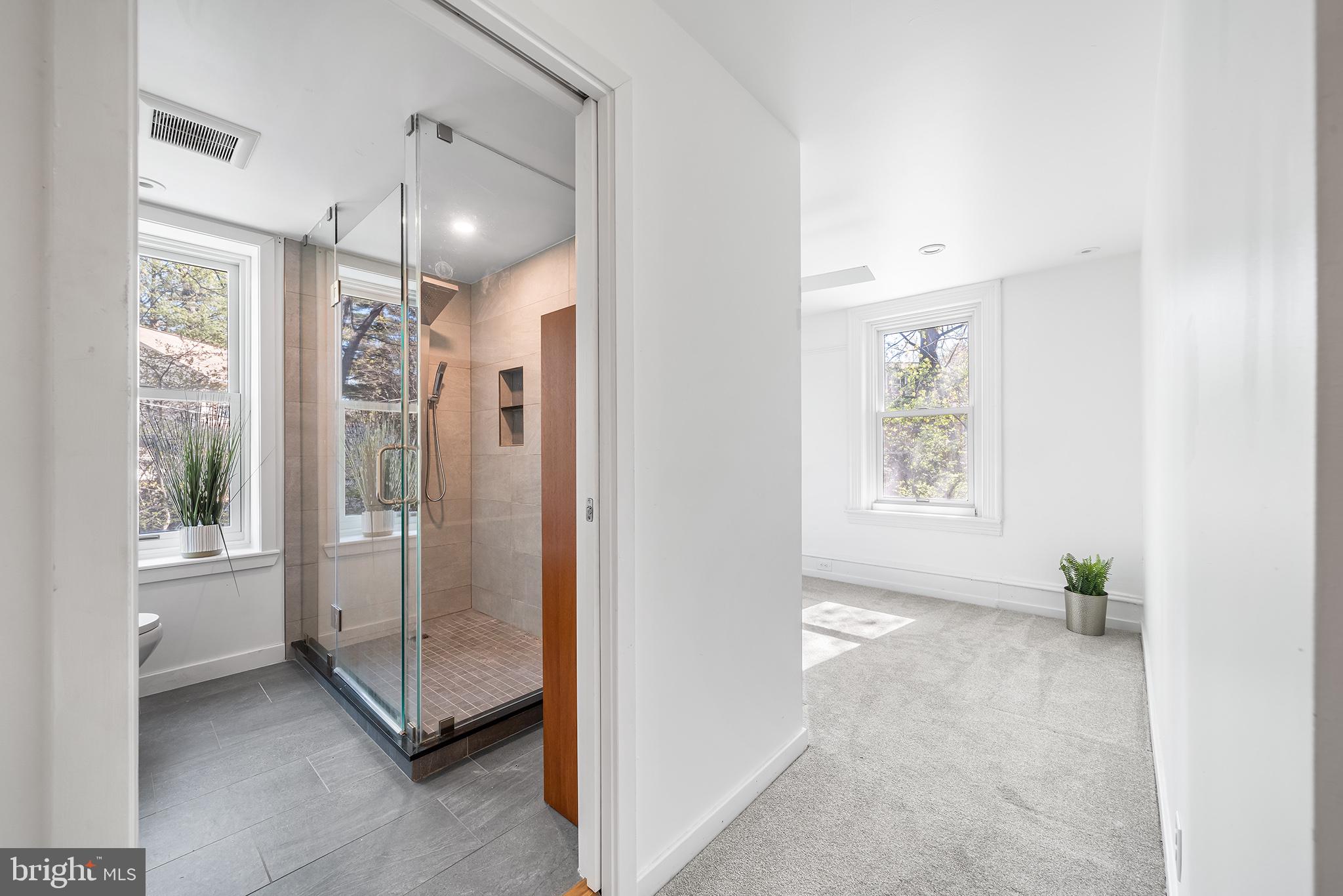 35 VIOLET LANE 2ND FLOOR