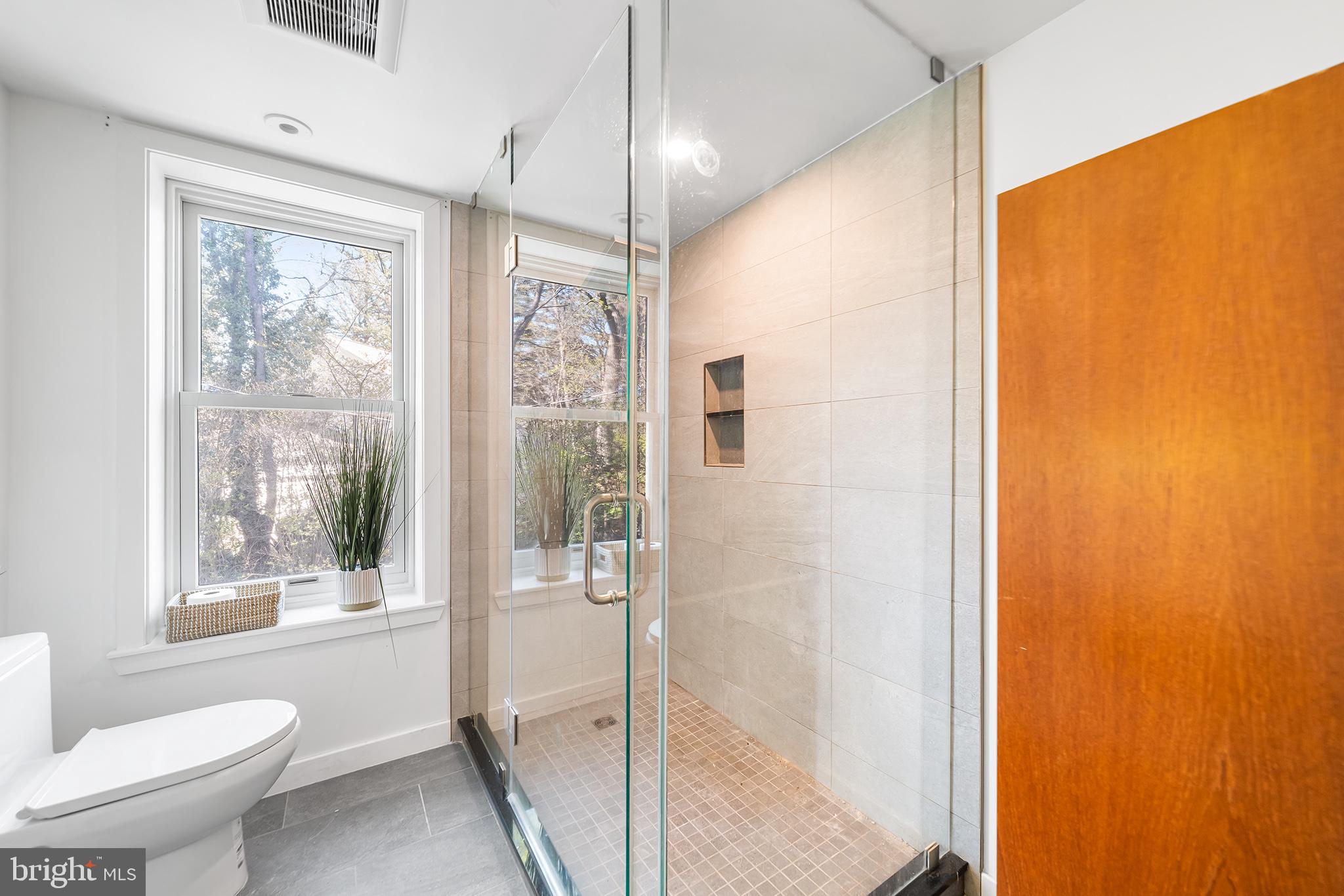 35 VIOLET LANE 2ND FLOOR