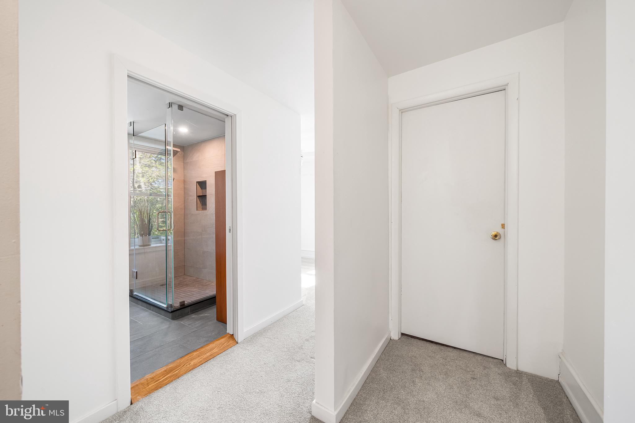 35 VIOLET LANE 2ND FLOOR