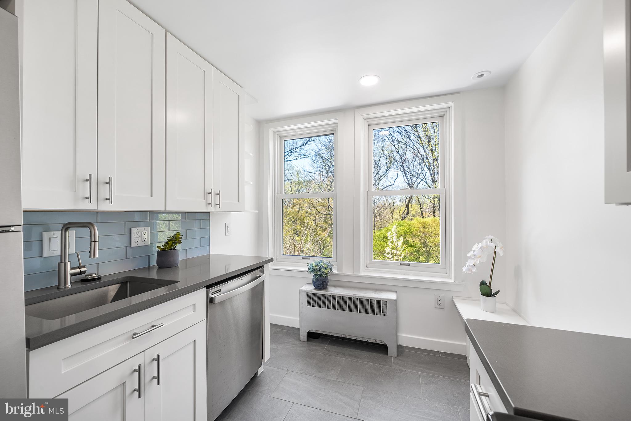 35 VIOLET LANE 2ND FLOOR