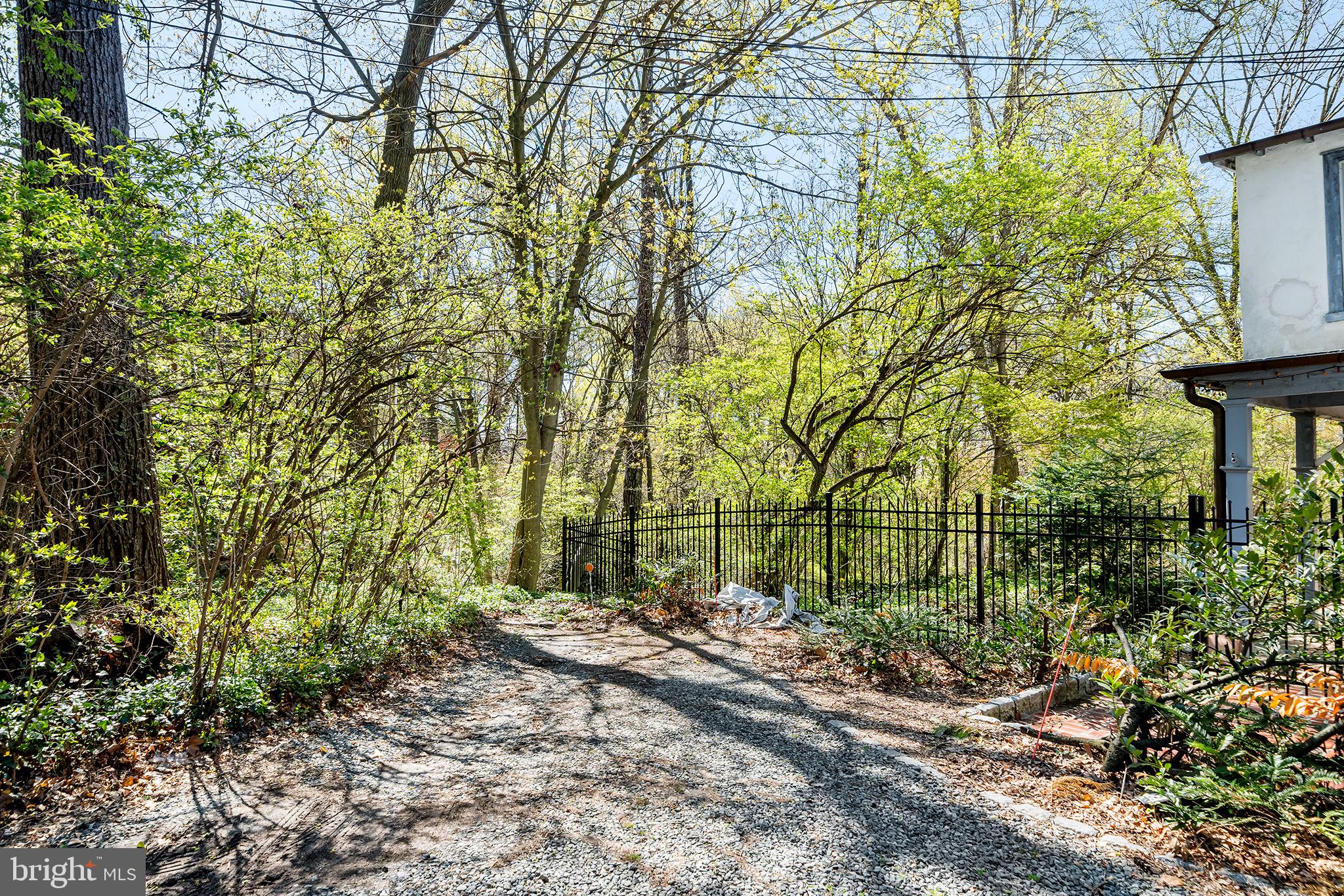 35 VIOLET LANE 2ND FLOOR