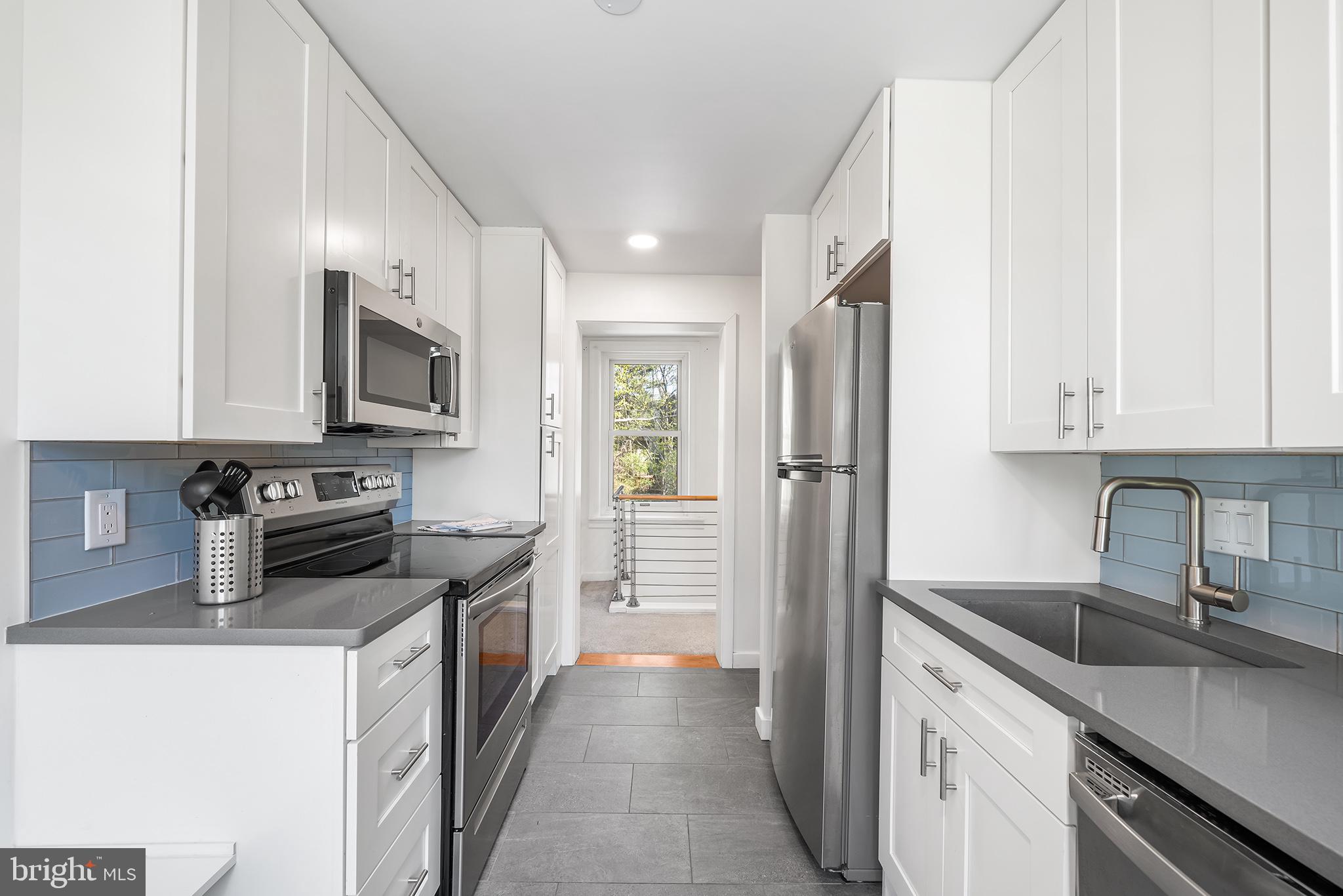 35 VIOLET LANE 2ND FLOOR