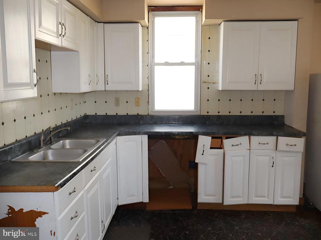537 ORCHARD AVENUE